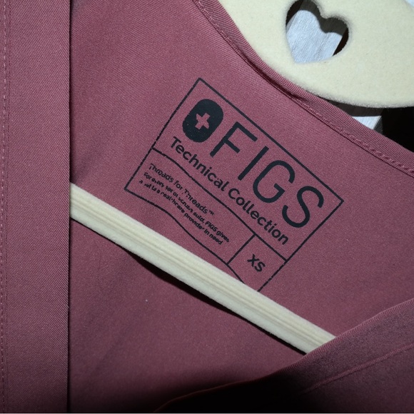 Figs Catarina one pocket scrub top - Picture 2 of 3